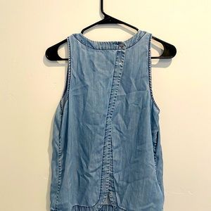 Sleeveless shirt